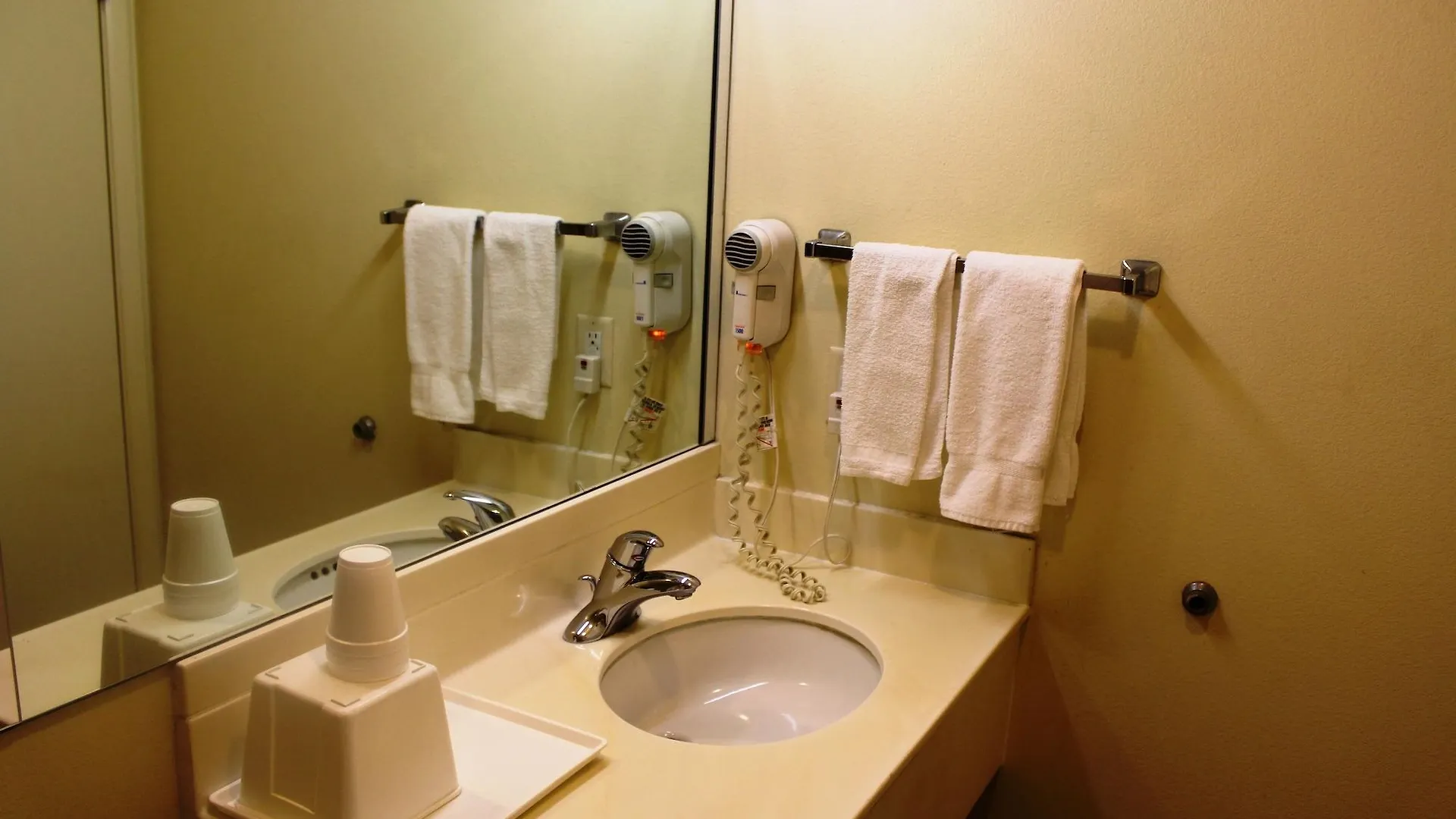 Hotel Shalimar Hostel Las Vegas