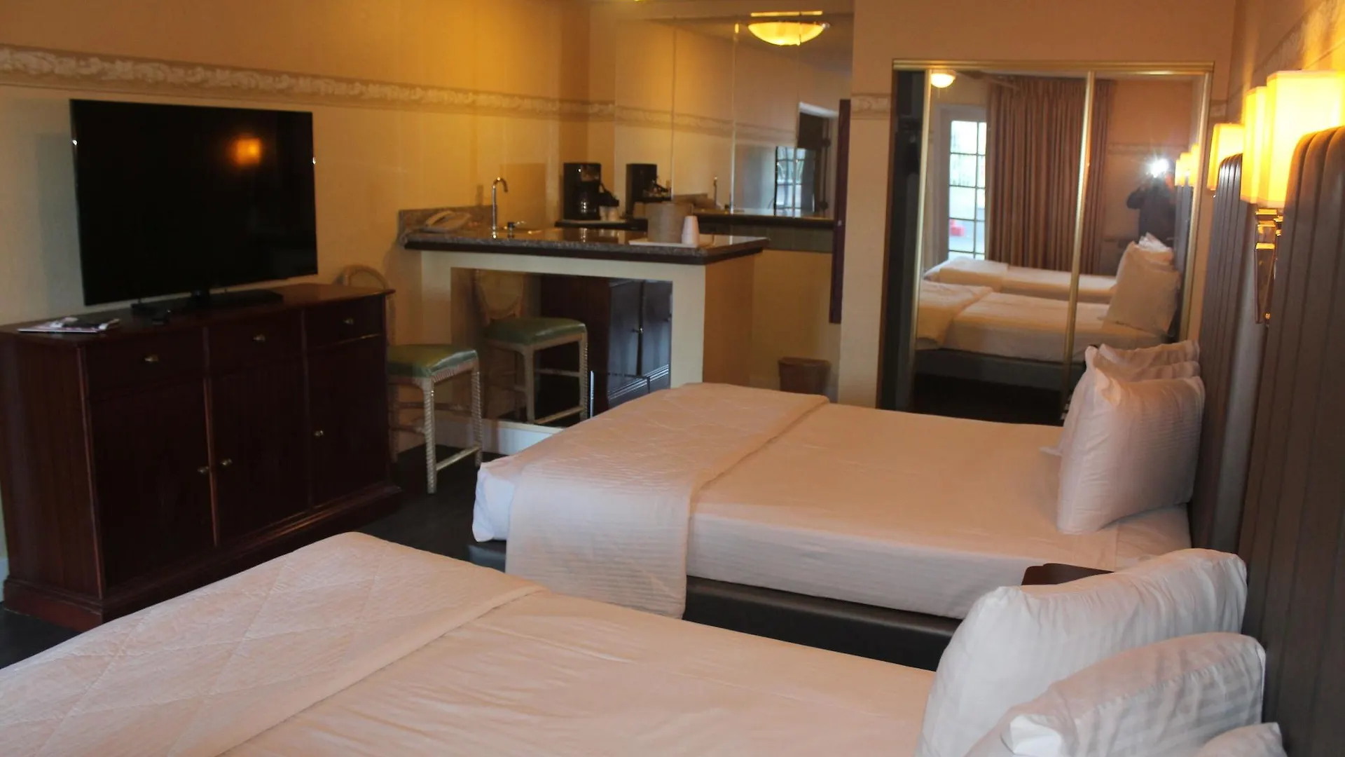 ** Hotel Shalimar Hostel Las Vegas United States
