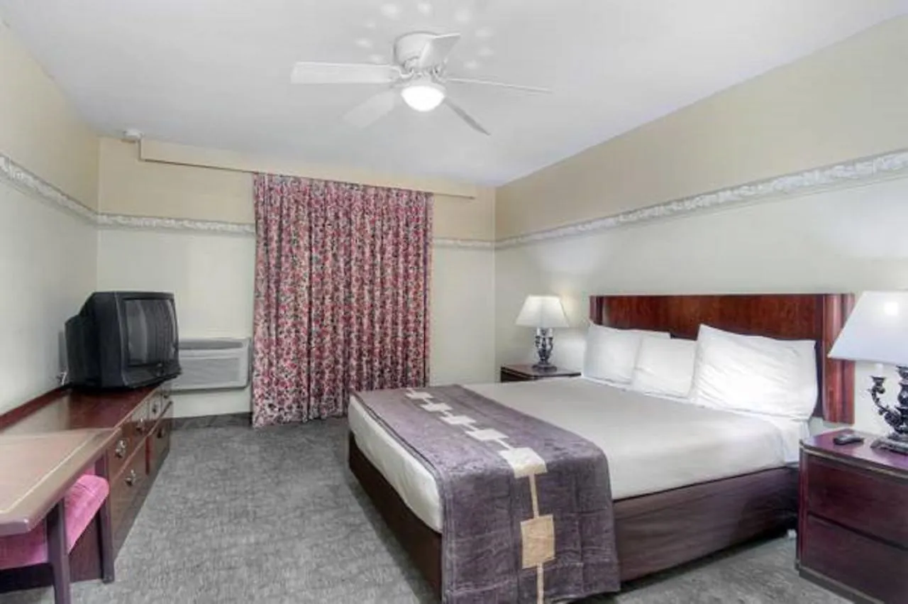 Hotel Shalimar Hostel Las Vegas